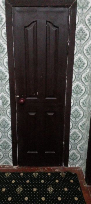 Eshik sotiladi xolati judayam zur remont qilyapmiz shunga almashtirdik