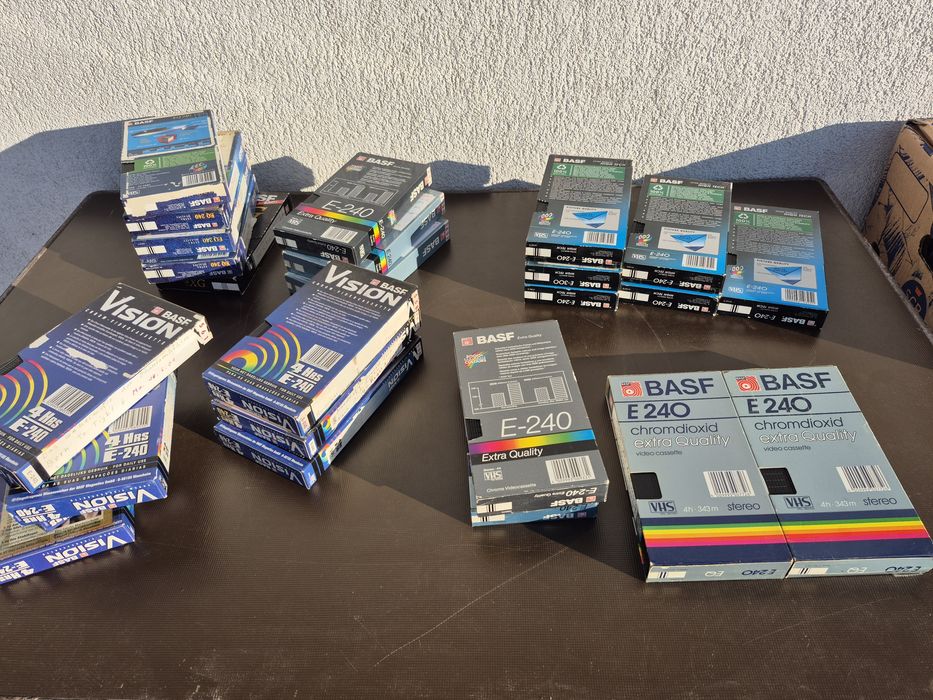 Vând lot 20 casete video VHS originale Basf, 240 minute cu filme

- 20