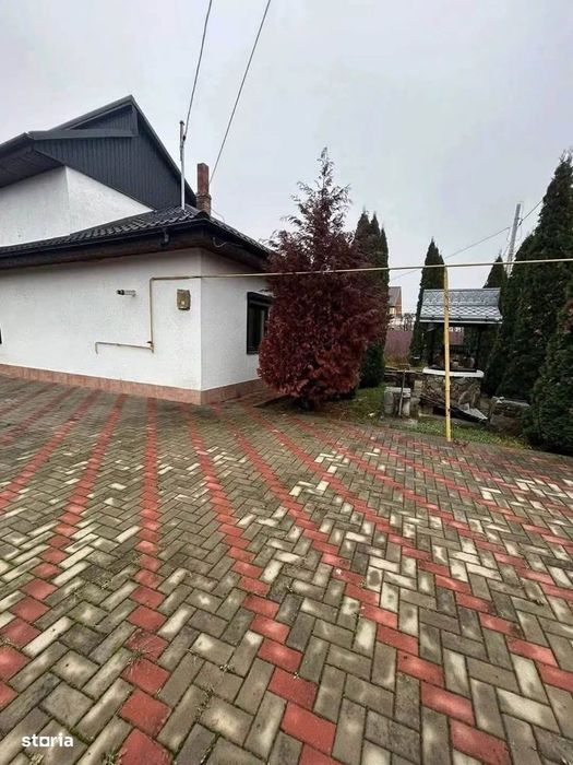 De vanzare casa la 5 minute de Roman, 3 camere, teren de 817mp 99000e