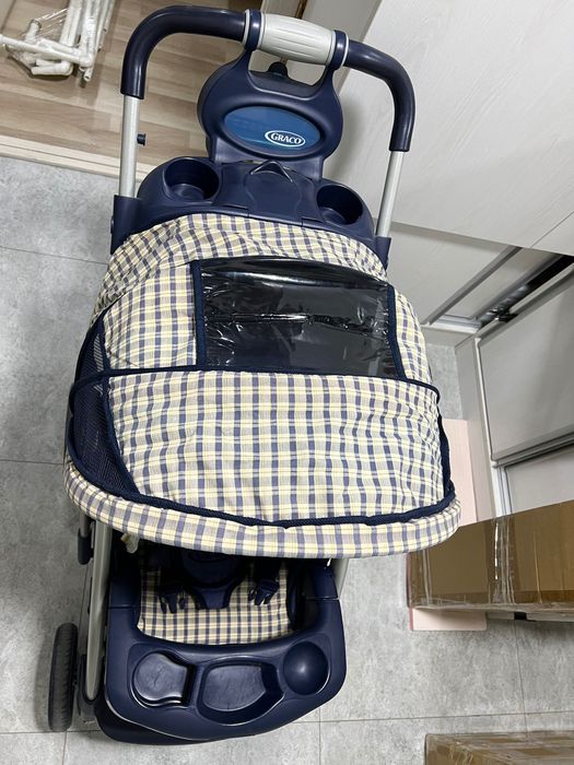 Коляска с люлькой и базой Graco
