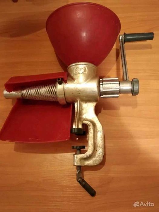 Соковыжималка чугунная ручная шнековая, СССР, 70-80 г.г