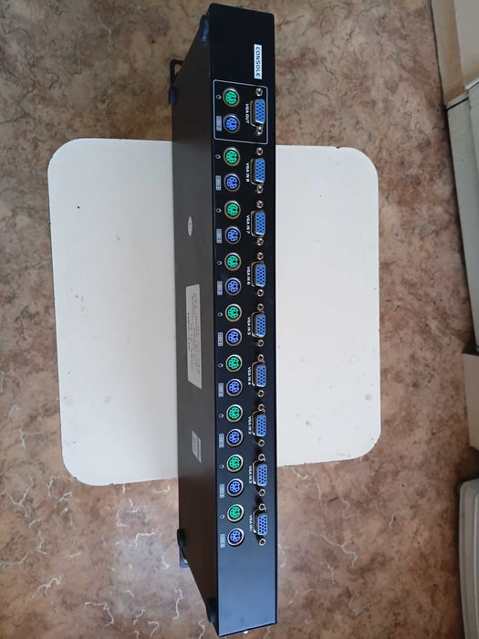 Продам KVM Switch.