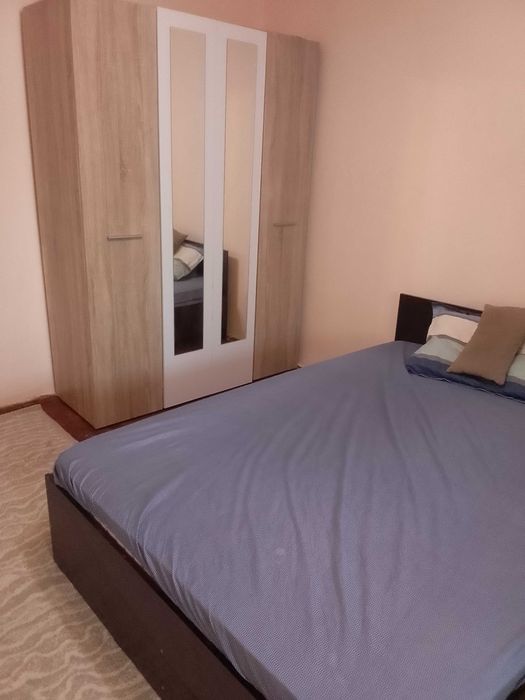 Apartament cu trei camere de vanzare.