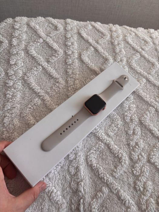 Продам Apple Watch se 40mm