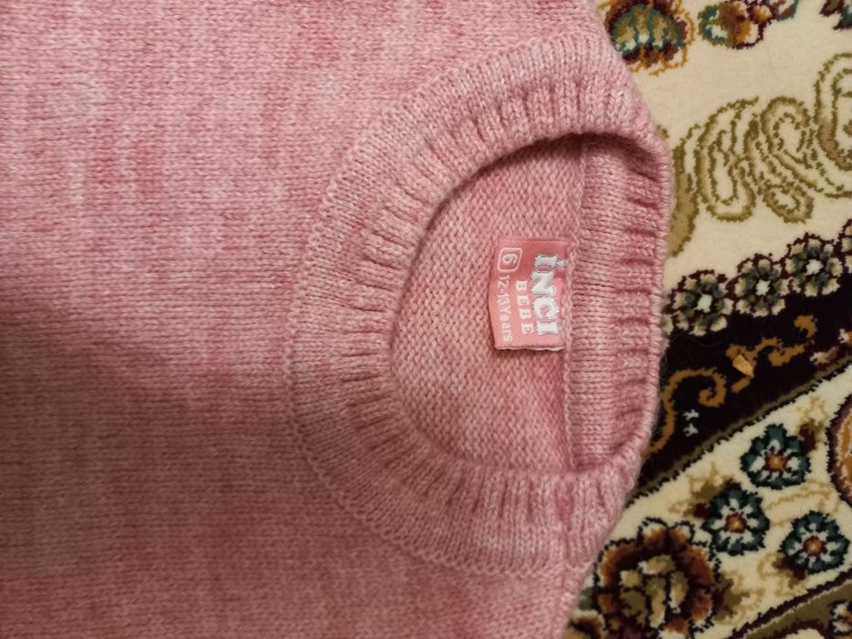 Продам платья  женские,свитер