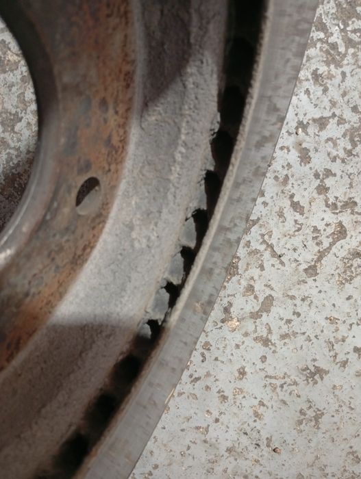 Суппорта с тормозными дисками на Мерседес Е420-430,140