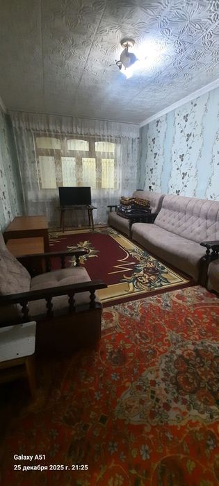 Сдаётся кв в чирчике 2х ком 1 этаж 2 мкн не далеко от дороги