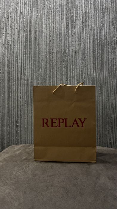 Чисто нова дамска чанта REPLAY – черна, с верижка и звездни елементи