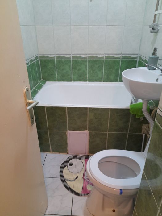 Închiriez garsoniera