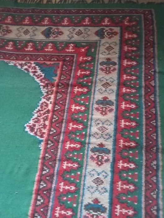 Ръчно тъкан килим