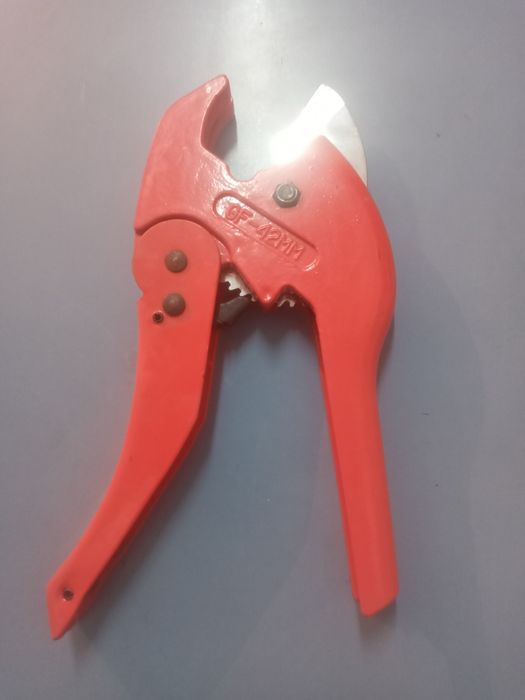 Ножницы для пластиковых труб.