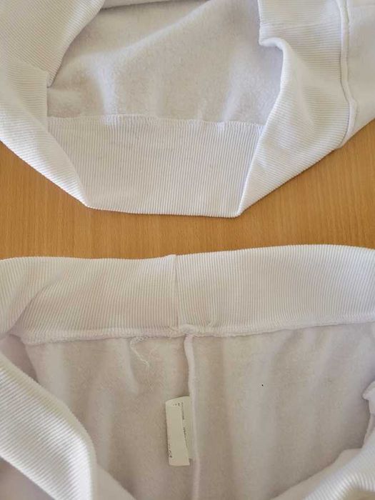 Pantaloni de trening albi L noi + bluza