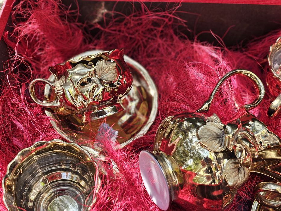 Бутикови златни чаши за чай и кафе