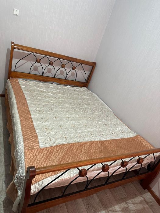 Спальная кровать