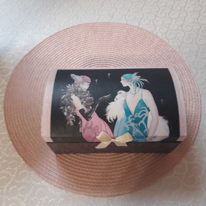 Кутия за  бижута или цветя