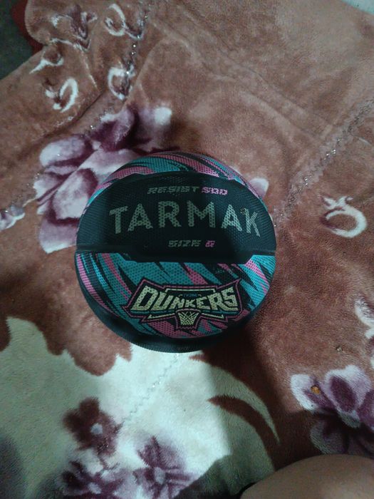 Продаю баскетбольный мяч