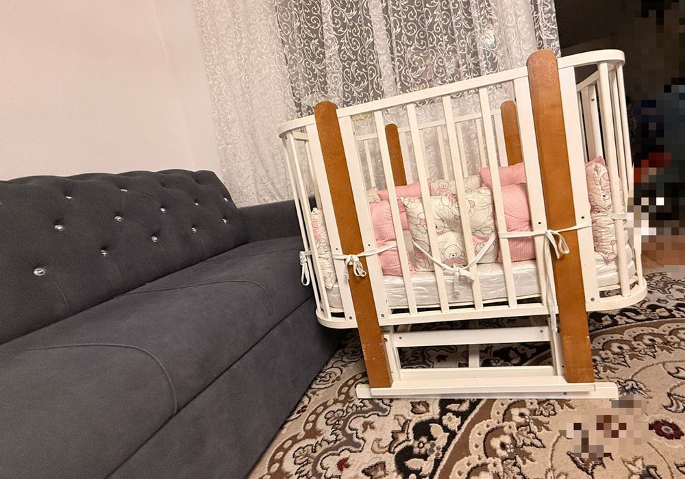 детская кроватка , новая