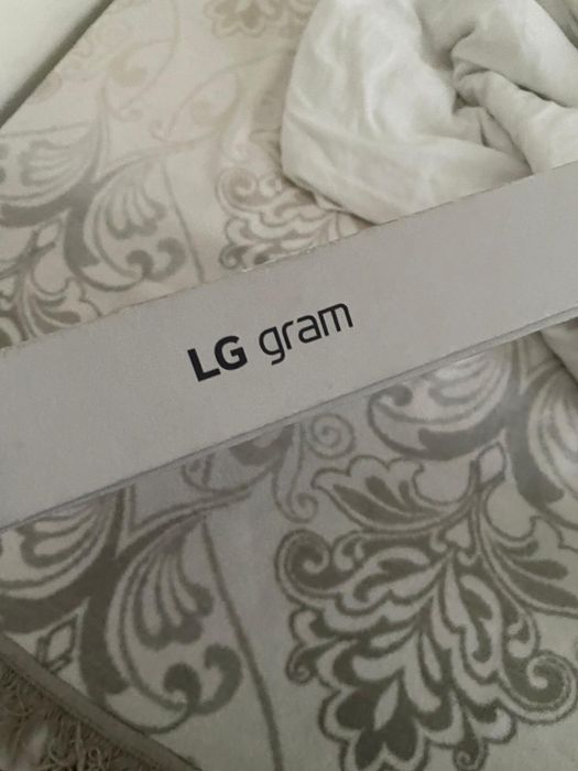 LG Gram Pro 16 Ultra 7 / 32GB RAM / 2TB SSD / 144Hz / NOU