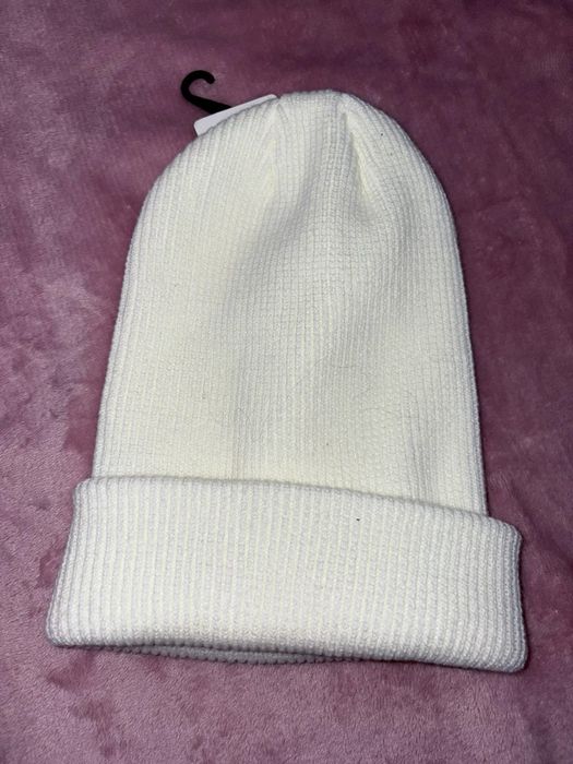 Căciulă Lacoste Alb Alba eticheta