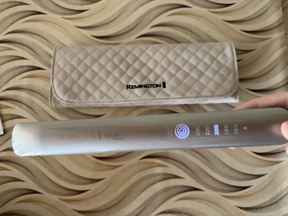 Продавам преса за коса Remington S8590 Keratin Therapy Pro