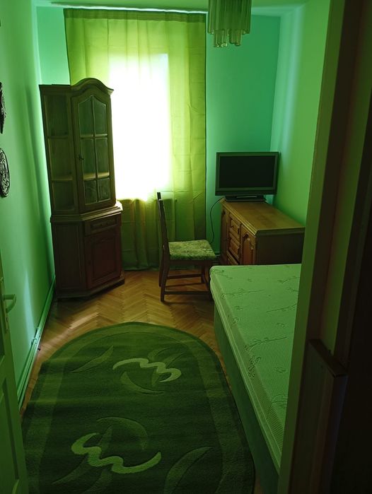 Închiriez apartament 3 camere