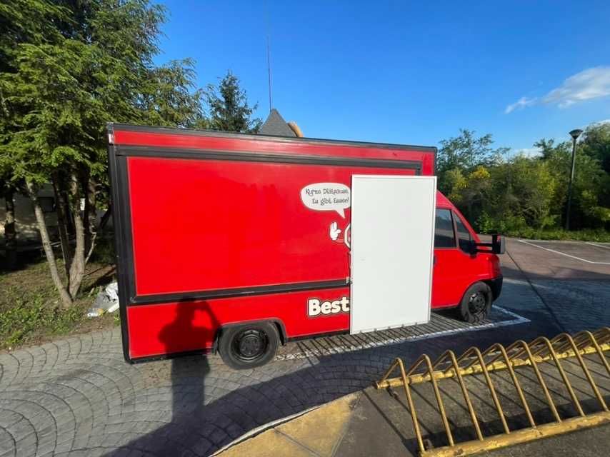 Отдавам под наем кемпер/мобилна кухня за сандвичи и пиле на грил