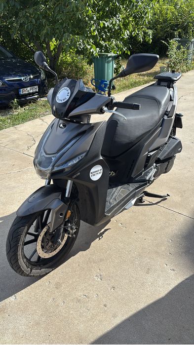 Scuter de inchiriat de  125cc kymco