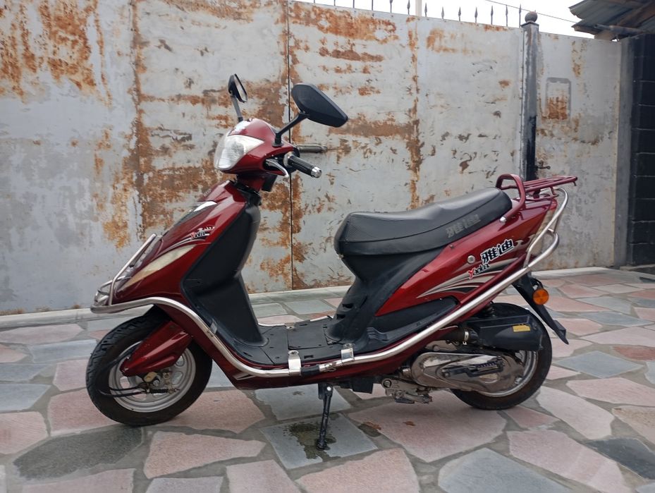 Продам скутер Yadea