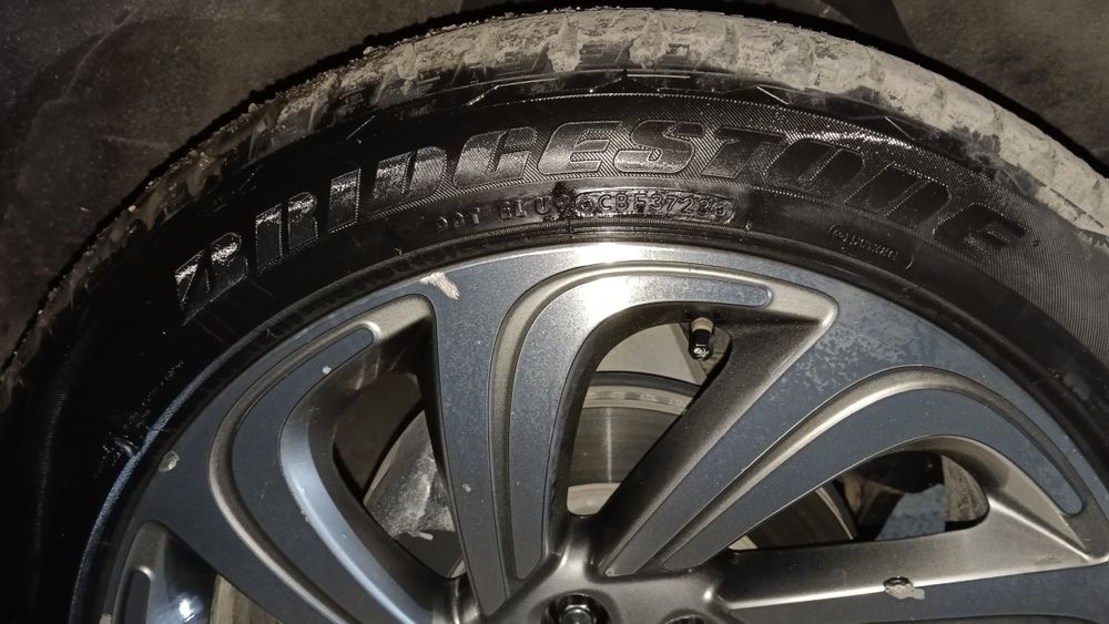 Продам Комплект Шины вместо с Диском