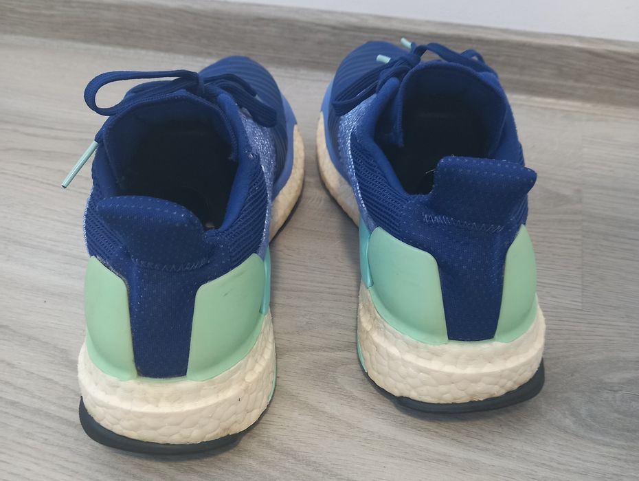 Adidasi adidas mărimea 42