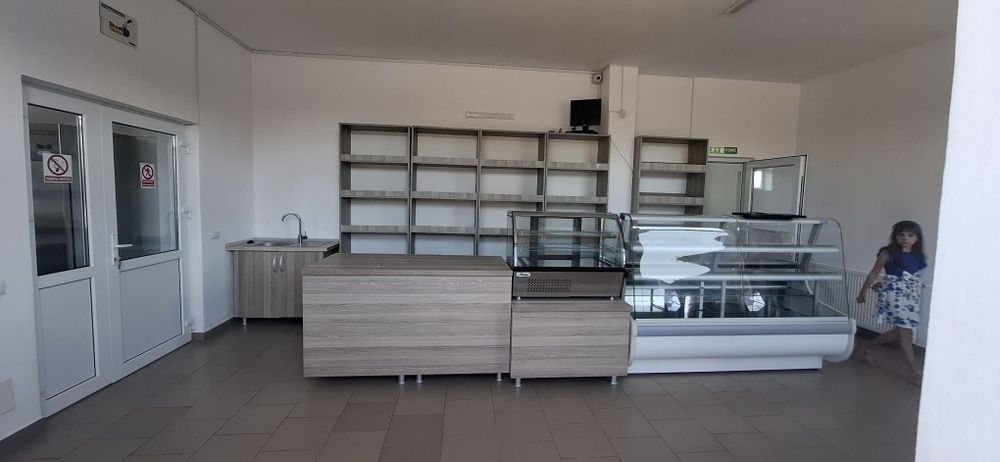 Închiriez spațiu comercial  magazin bar patiserie