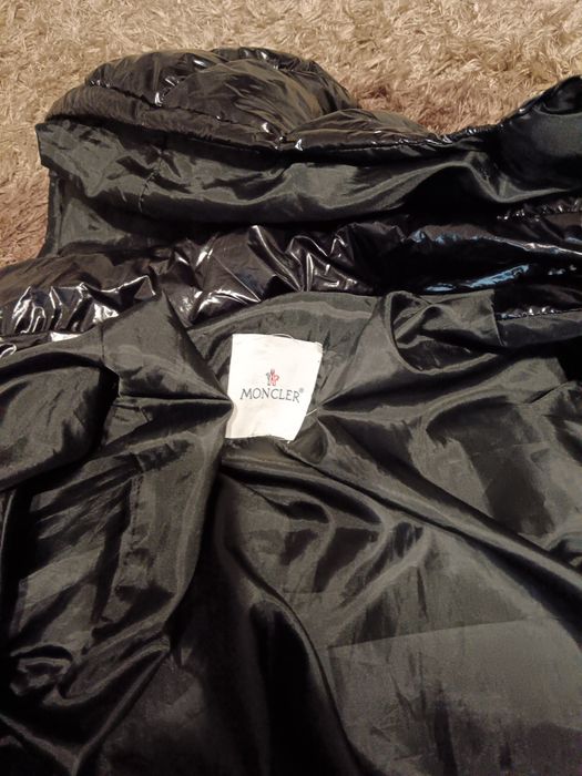 Vând geaca de iarna moncler