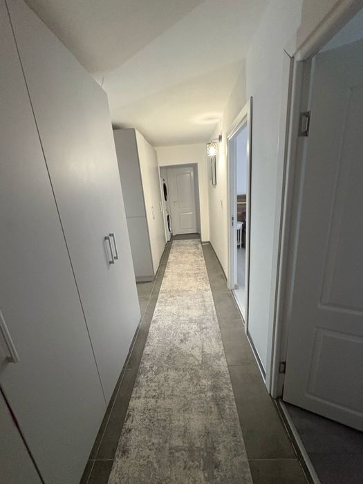 Schimb apartament 4 camere, 100 mp, renovat complet + boxă 50 mp, cu casă