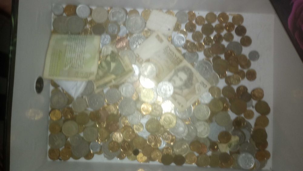 Монети банкноти стари различни