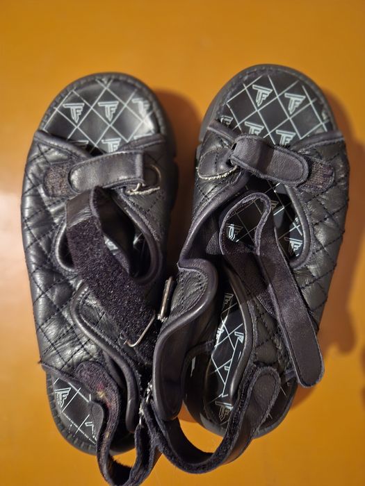 Продам детские сандалии кожа