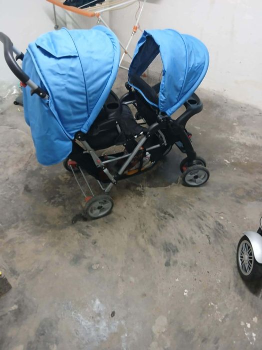 Căruț pentru gemeni