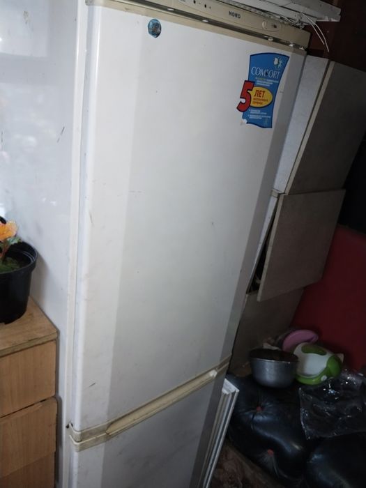 Продам два холодильника на запчасти