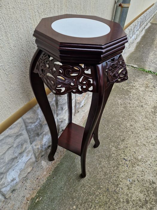 Прекрасна антикварна висока помощна масичка