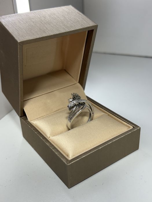 Золотое кольцо с бриллиантами