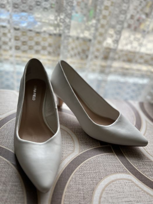 Pantofi stiletto cu toc mic