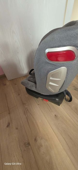 Продавам столче за автомобил Kikka boo cruz izofix