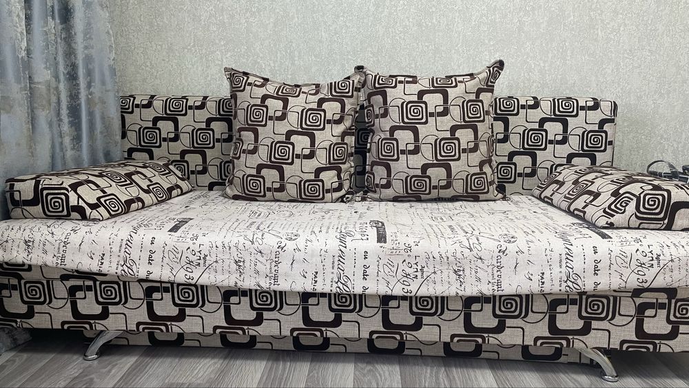 Продам тахту в хорошем состоянии