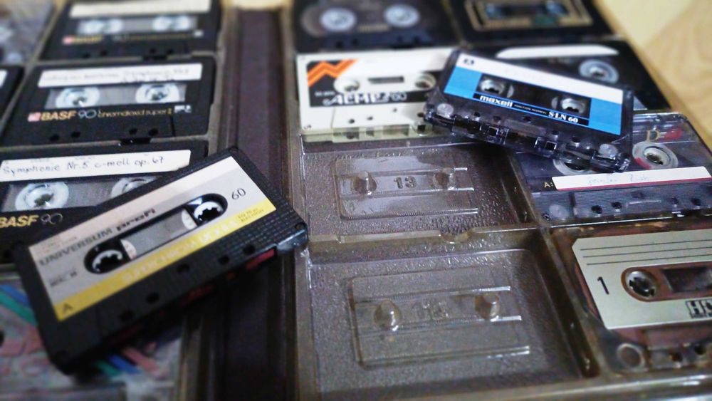 Casete audio, plus album  16 buc.