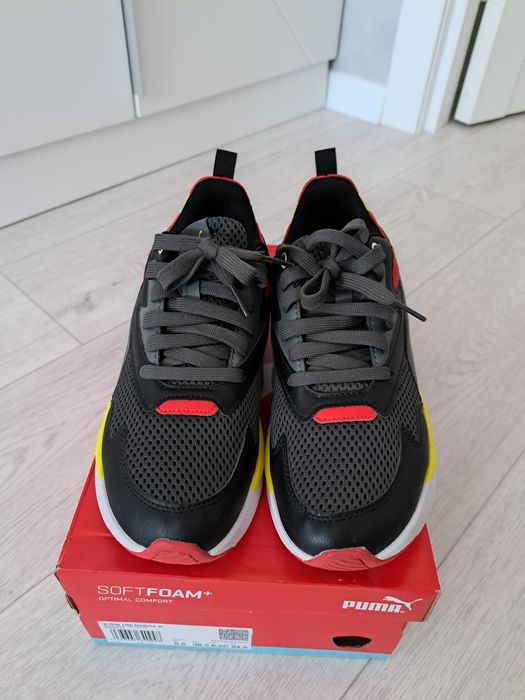 Продам кроссовки 8000