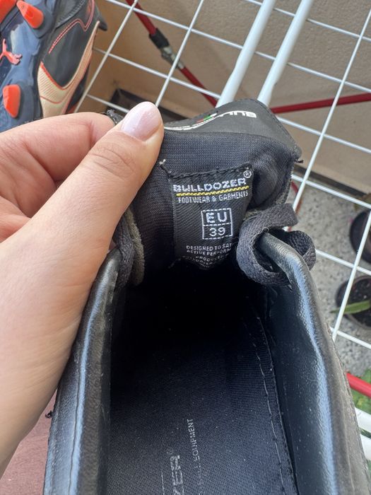 Бутонки 2 бр. 30€ общо