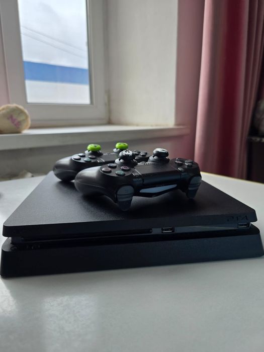 Продам Sony PlayStation 4 slim 1 ТБ