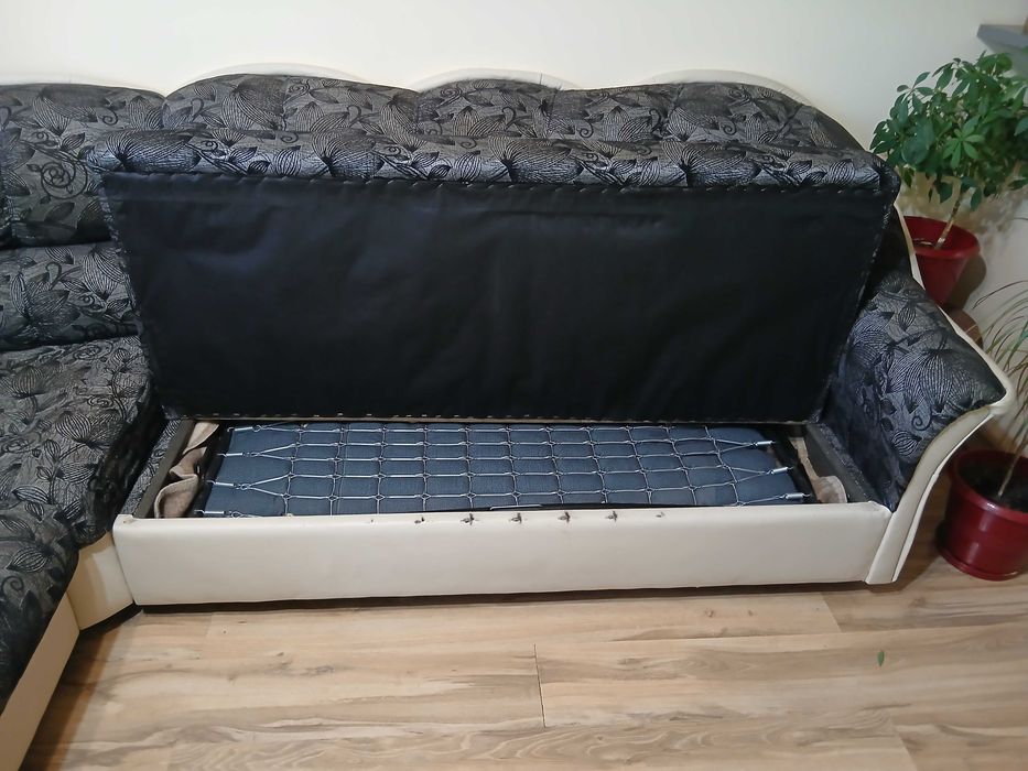 Ъглов диван с десен ъгъл