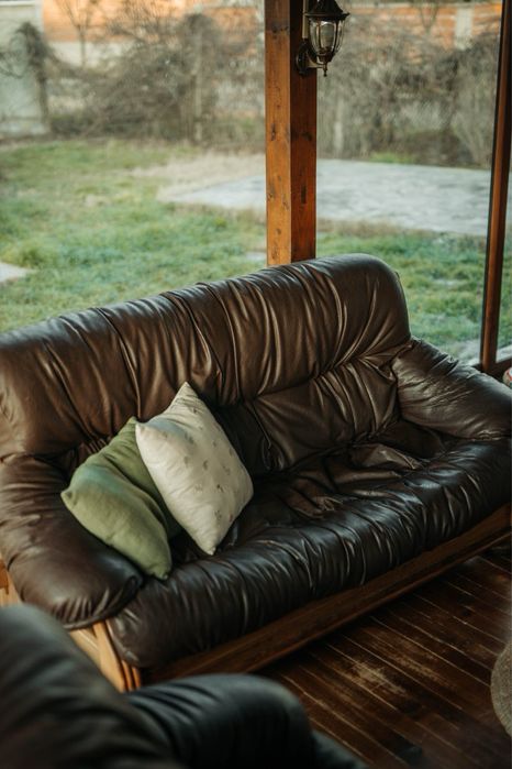 Продавам диван тройка двойка и единица