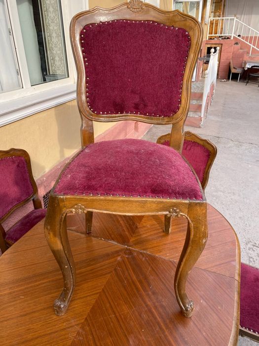 Продается стол и стулья