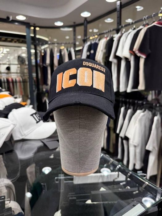 Шапки с козирка различни модели Dsquared